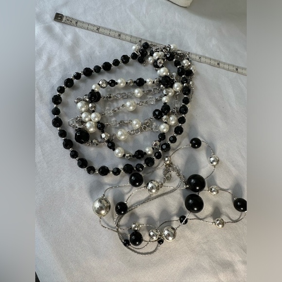 Two black and silvertone layering necklaces - Picture 6 of 7